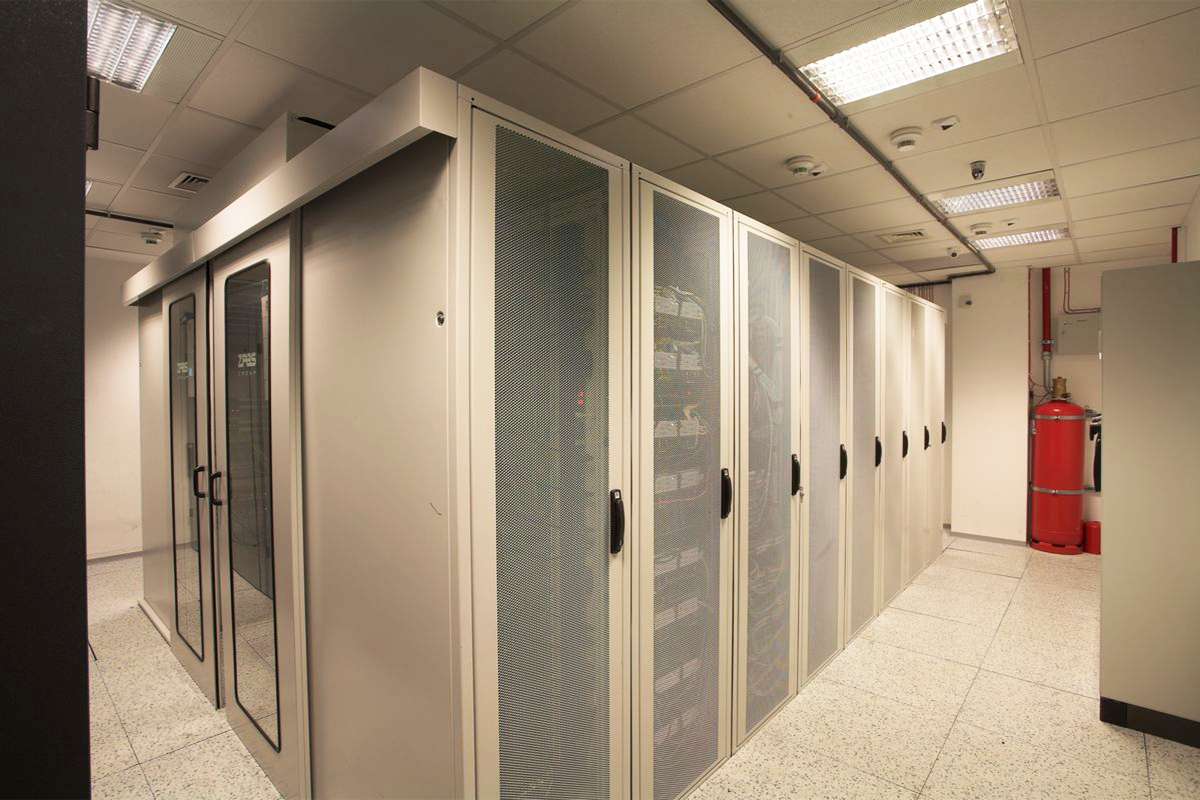 ZPAS Rechenzentrum Serverschränke Kundenprojekt in Betrieb