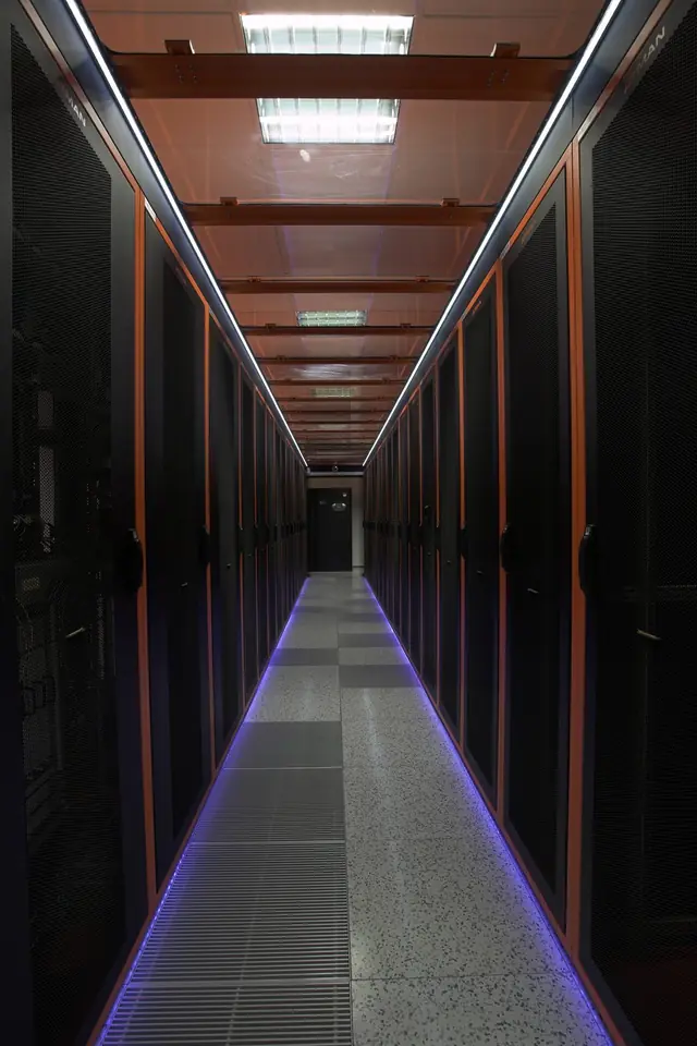 Contained aisle with floor light strip