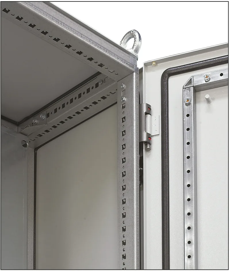 Innenausbau im ZPAS SZE3 mit Montageplatte und Schienen
