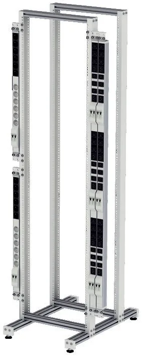 Offenes 19-Zoll-Rack von ZPAS mit montierten Anschlussleisten