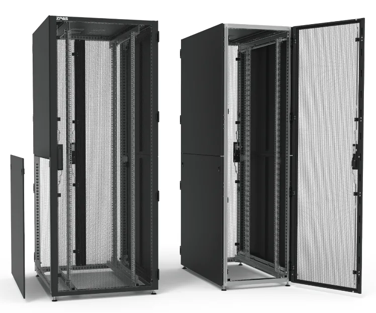 Schwarzer ZPAS SZB IT 19-Zoll-Serverschrank mit perforierter Tür, offen — für Studio- und Broadcast-Technik